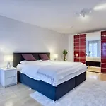 Fasanenstrasse Stylish Apartment