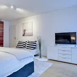 Fasanenstrasse Stylish Apartment