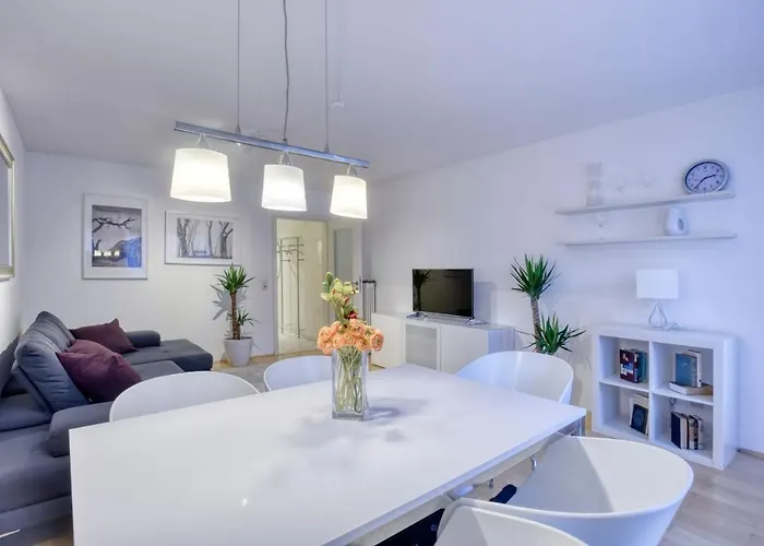 Fasanenstrasse Stylish Apartment
